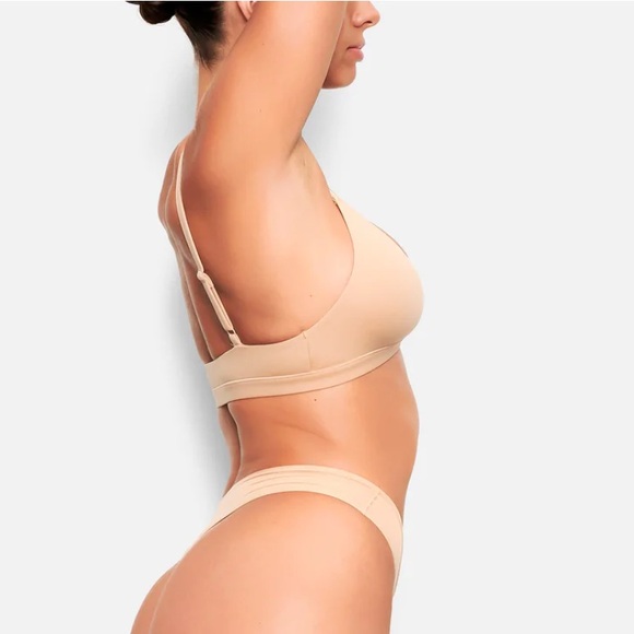 Skims Fits Everybody Triangle Bralette - Picture 3 of 8